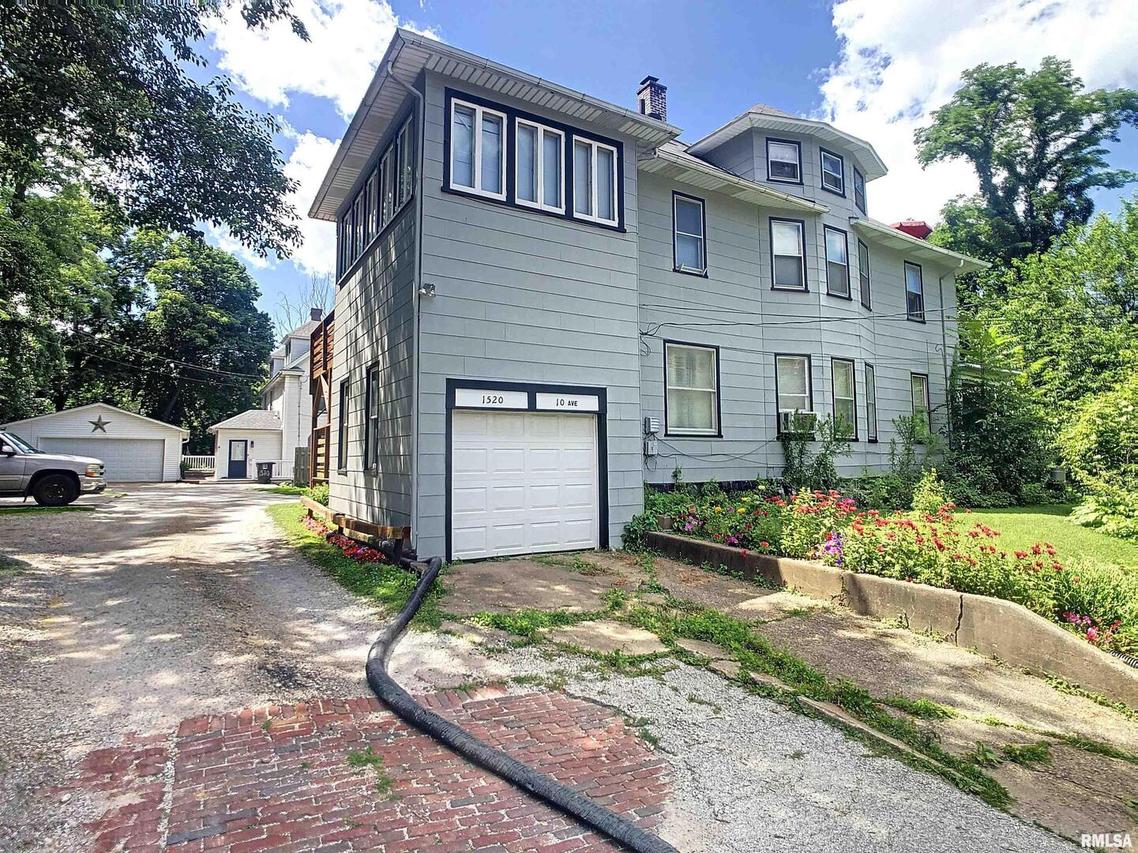 1520 10th Ave., Moline, IL 61265