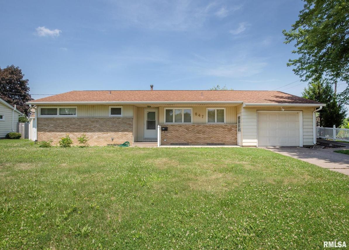 647 31st Ave., East Moline, IL 61244