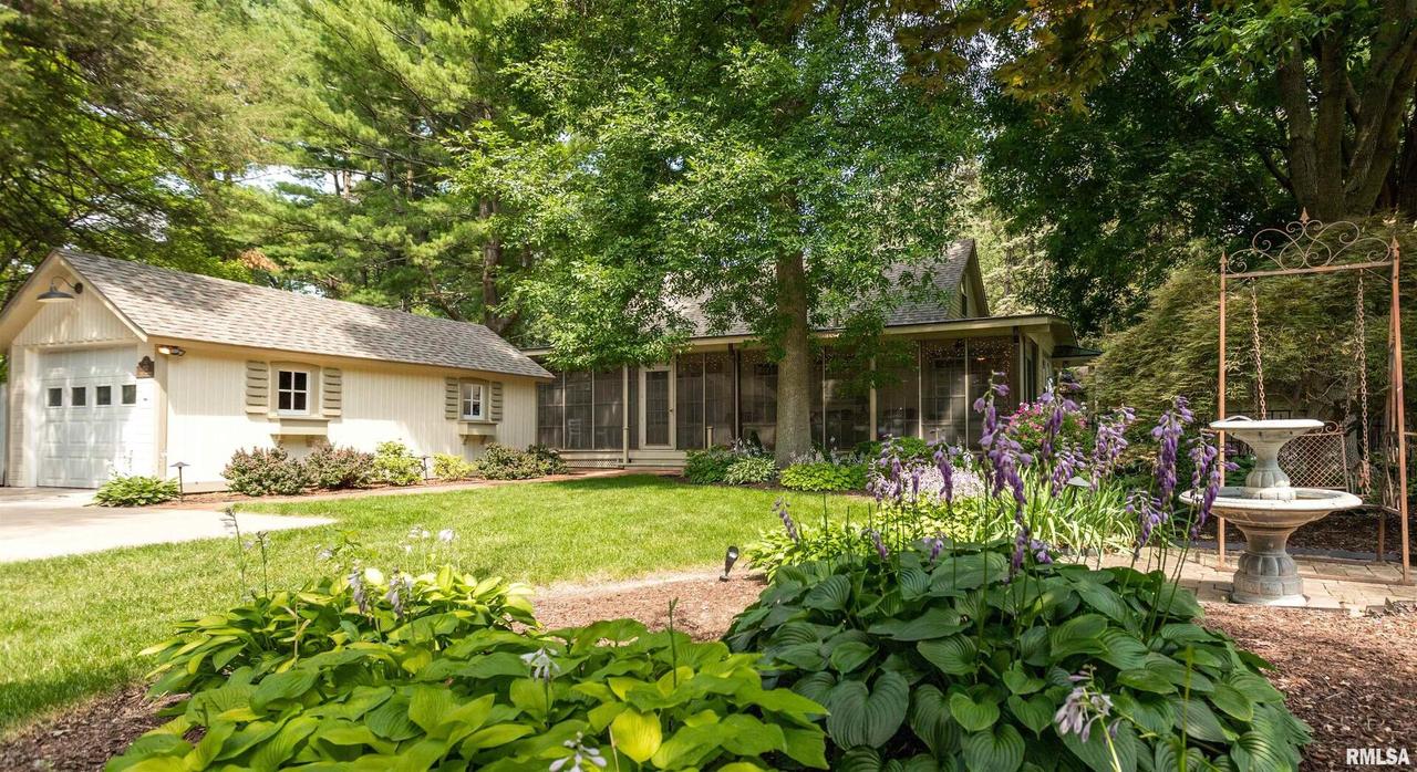 910 37th St., Moline, IL 61265