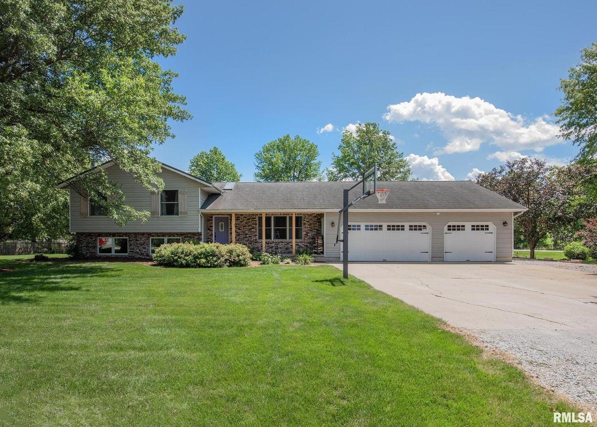 22102 66th Ave., Port Byron, IL 61275