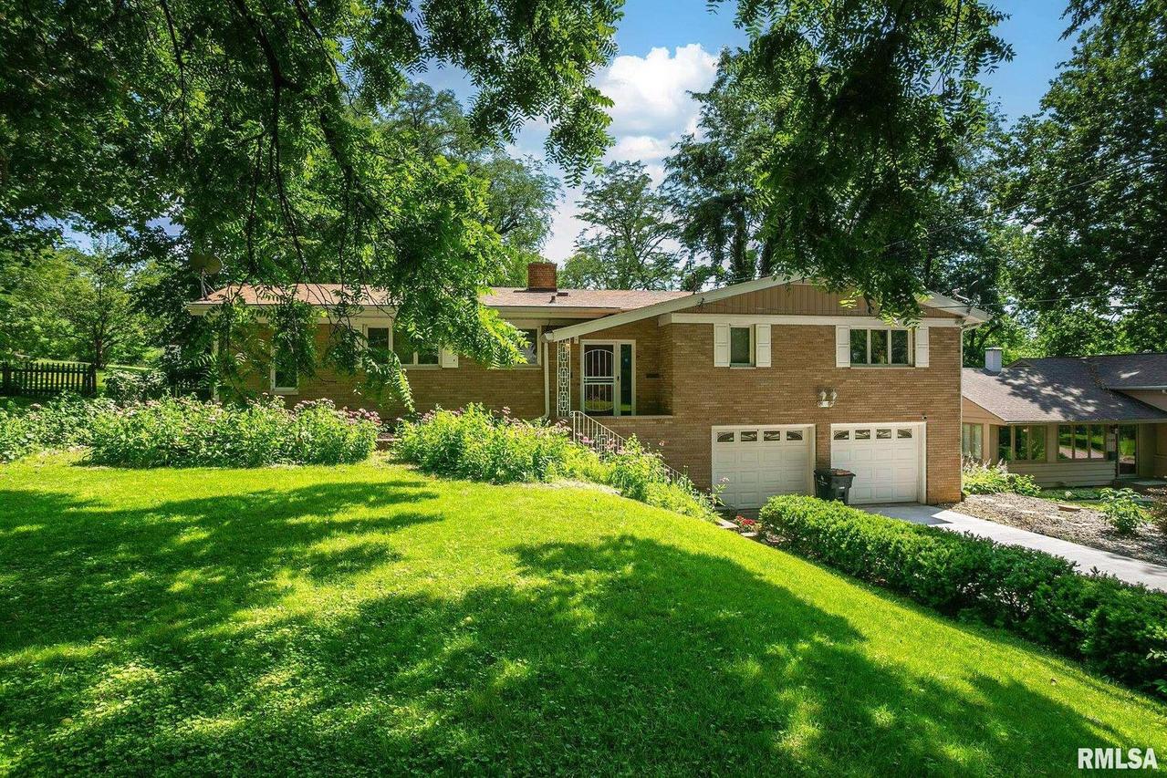 1212 42nd Ave., Rock Island, IL 61201