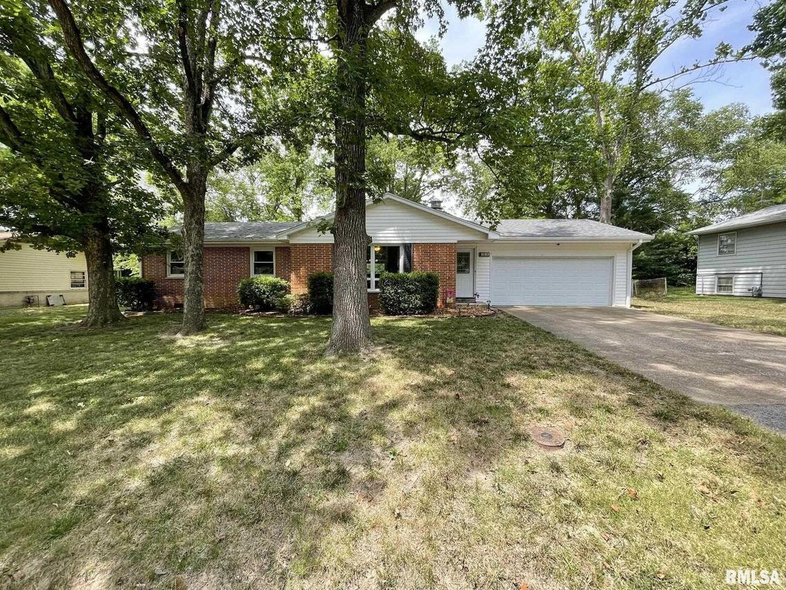 1516 E Gary Dr., Carbondale, IL 62902