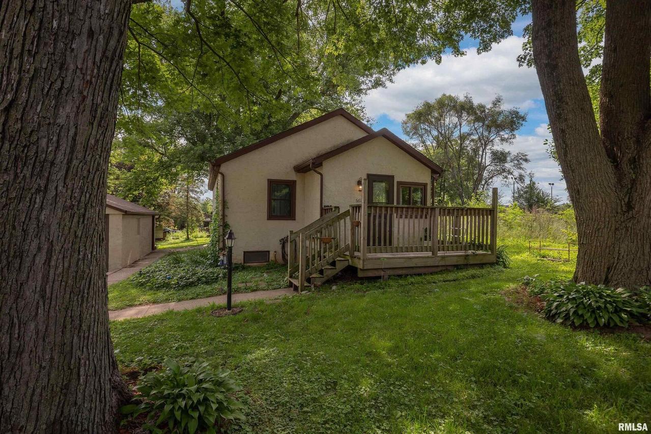 6612 34th Street Ct., Moline, IL 61265