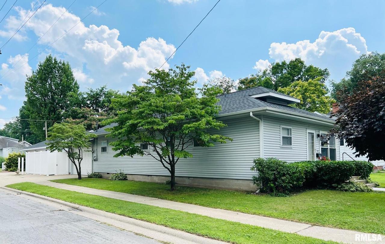 103 W Park St., Harrisburg, IL 62946