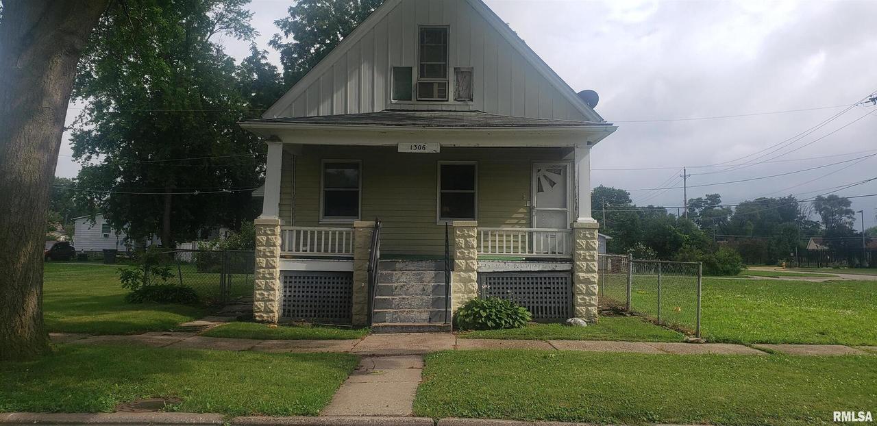1306 5 1/2 Ave., Rock Island, IL 61201
