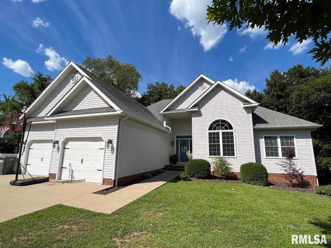 1110 Travis Ln., Carterville, IL 62918