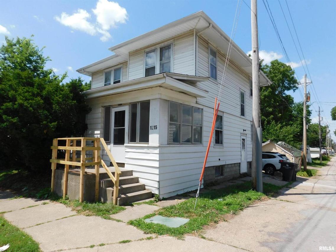 1215 18th Ave., Rock Island, IL 61201