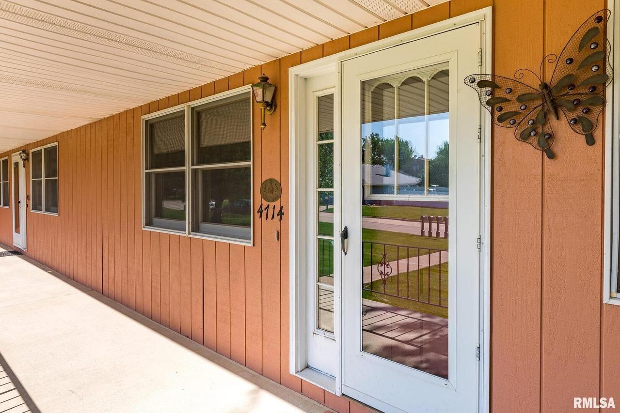 4714 9th St. #3, East Moline, IL 61244