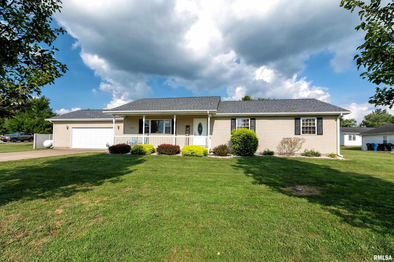 1105 Durham Dr., Johnston City, IL 62951