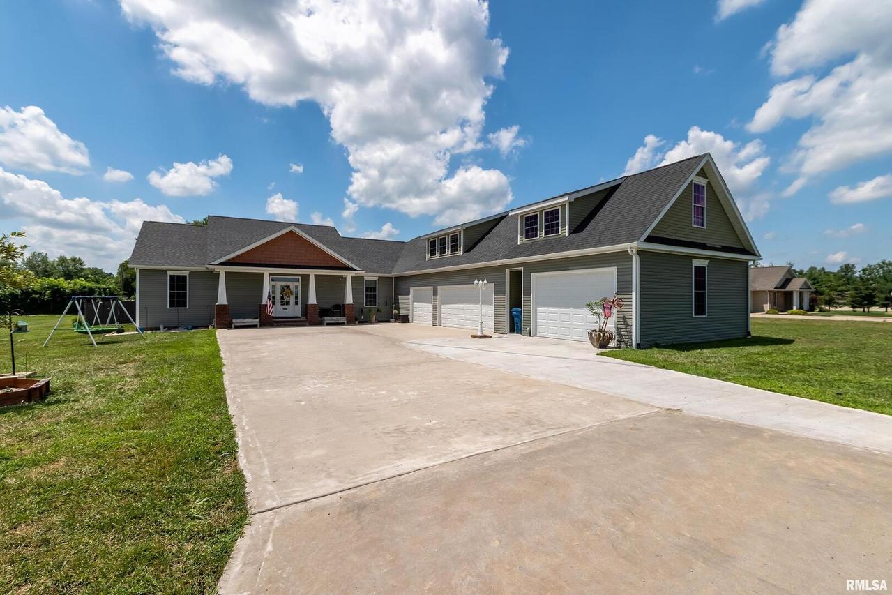 15311 Karigan Dr., Johnston City, IL 62951