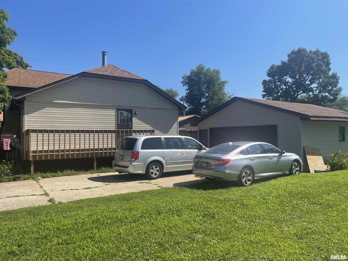 736 9th St., Colona, IL 61241