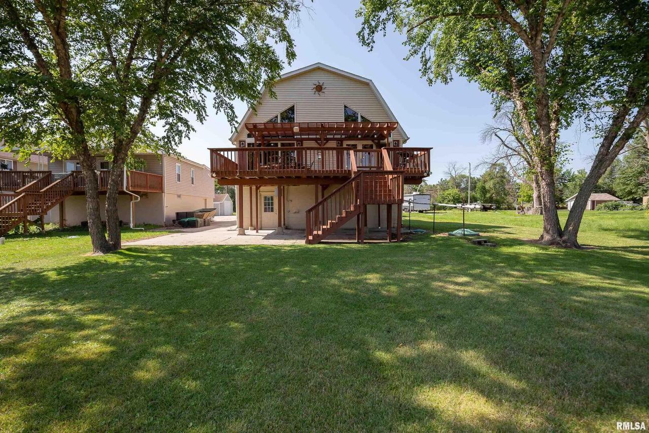 2011 S Shore Dr., Moline, IL 61265