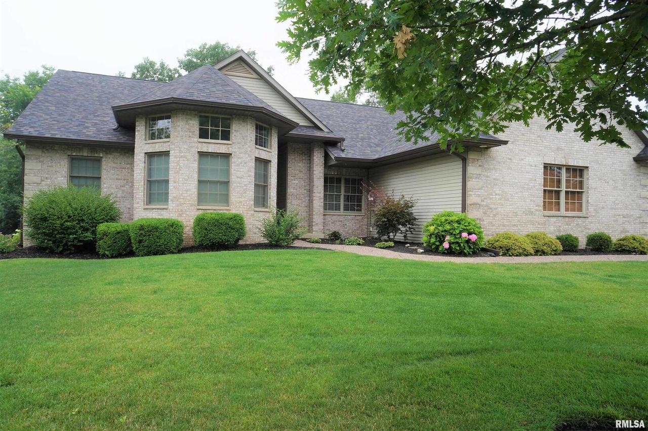 12 Autumn Creek Dr., Coal Valley, IL 61240