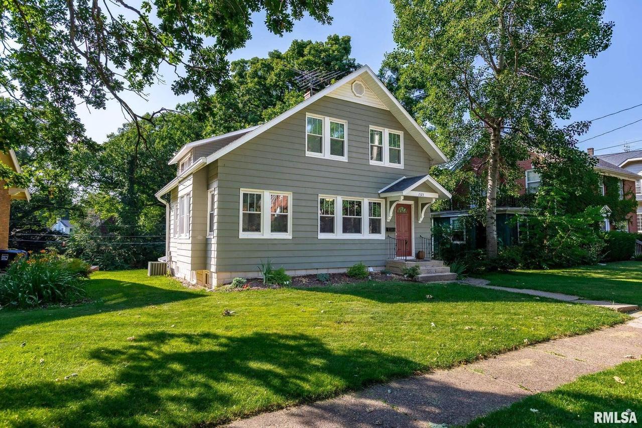 2323 11th St., Moline, IL 61265