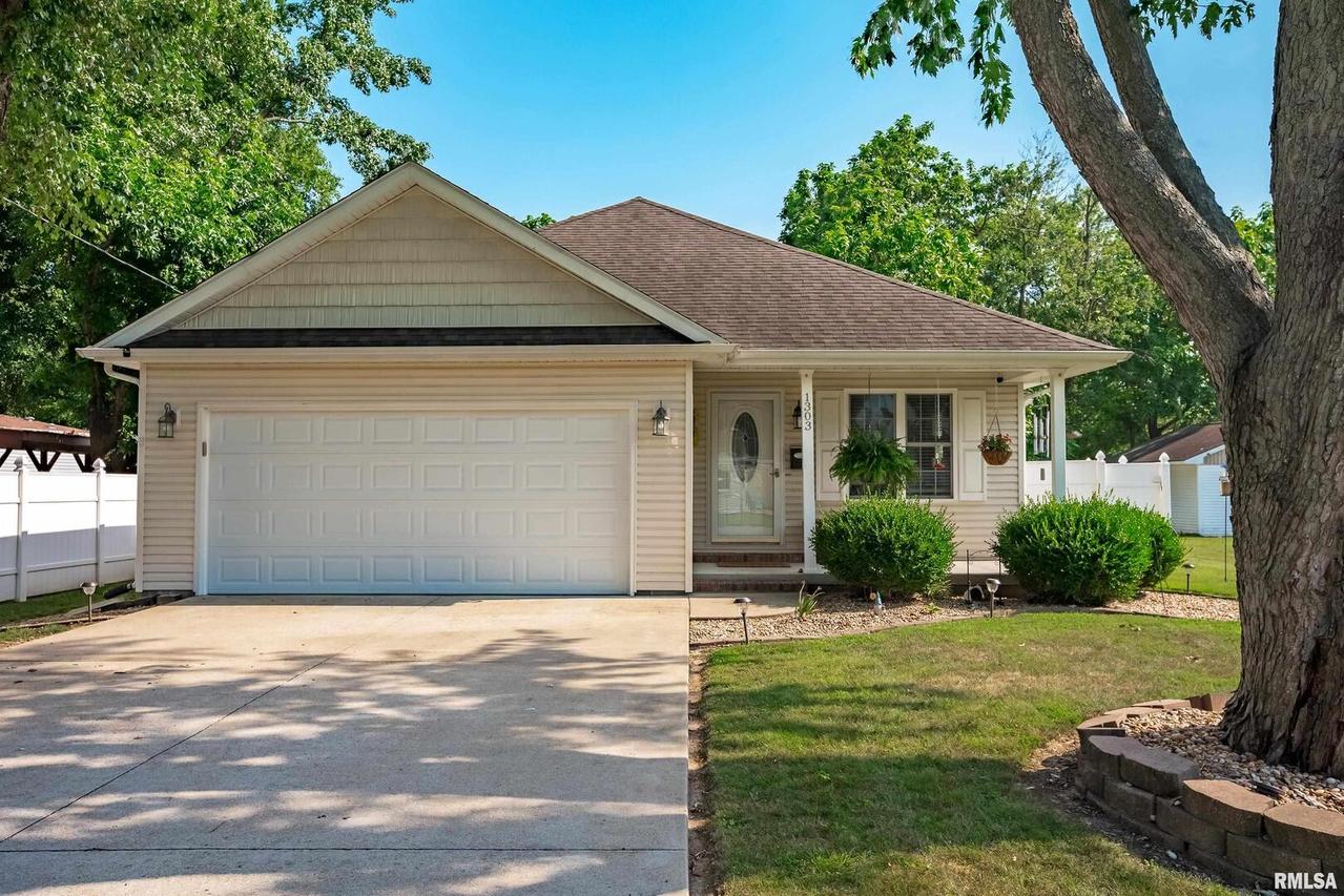1303 E Parham Dr., Marion, IL 62959