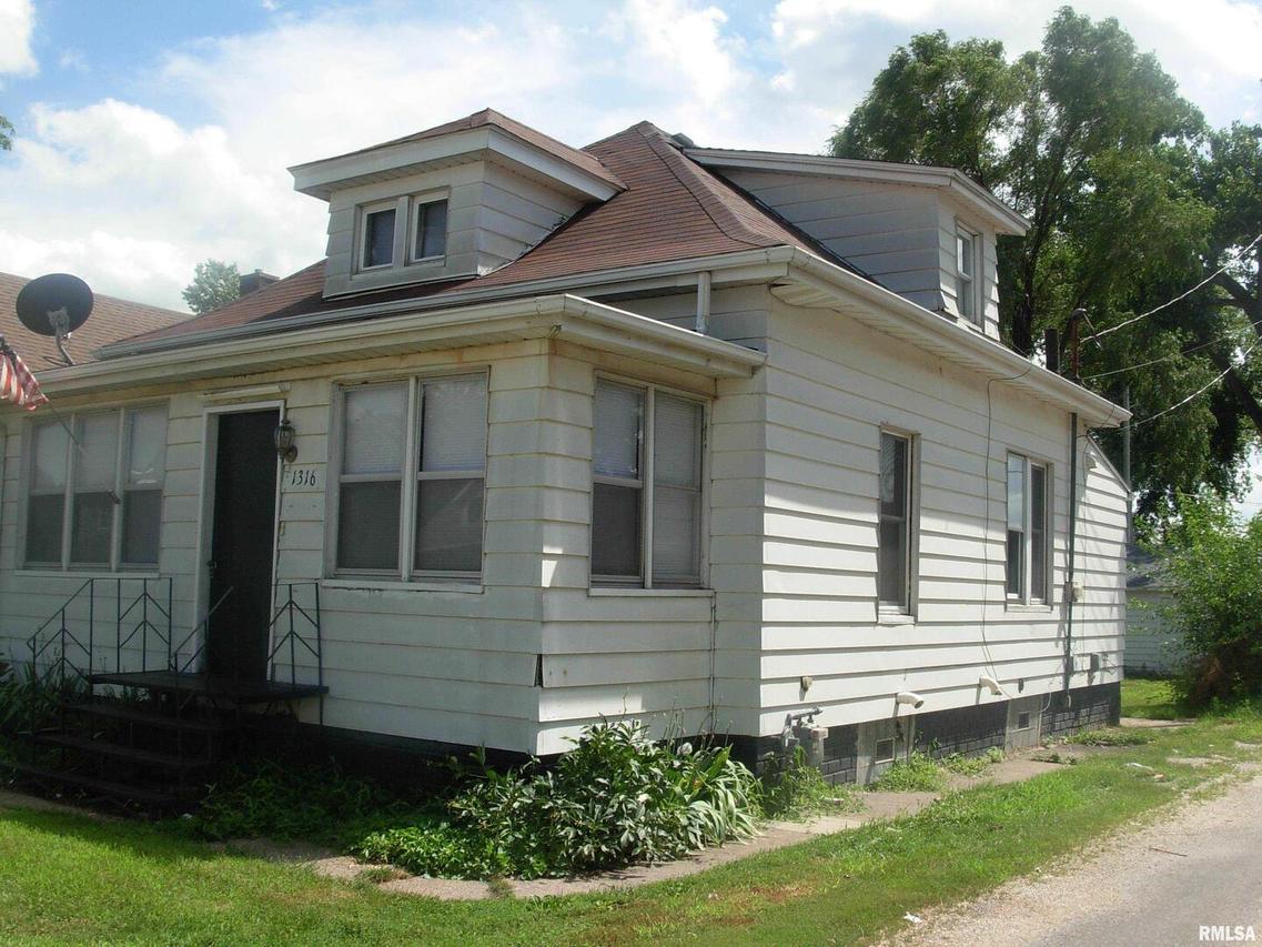 1316 10th Ave., East Moline, IL 61244