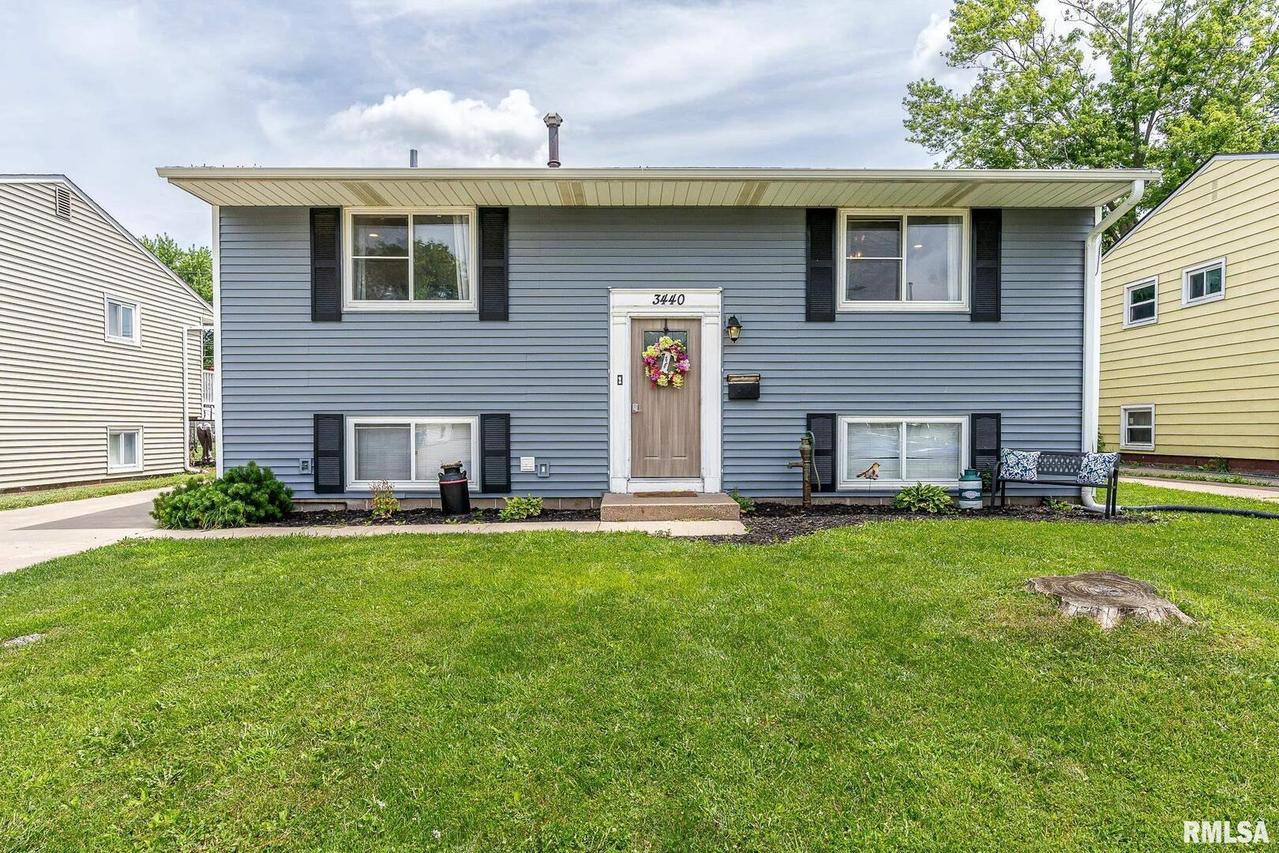 3440 3rd St. #B, East Moline, IL 61244