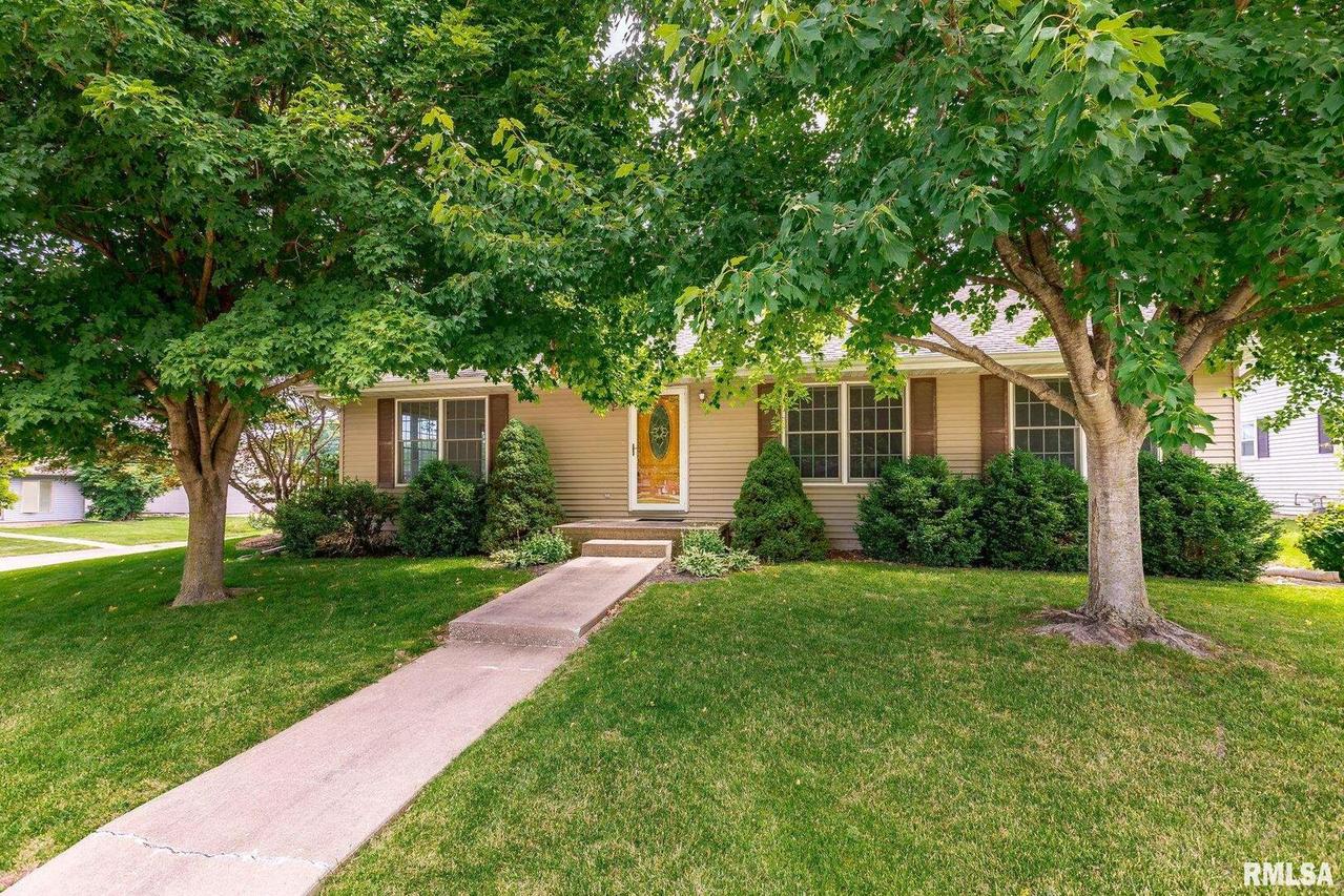 3300 17th Street Ct., East Moline, IL 61244