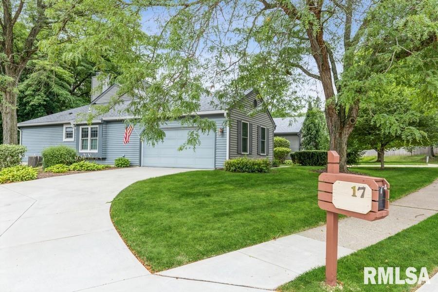 17 Thornwood Ct., Moline, IL 61265