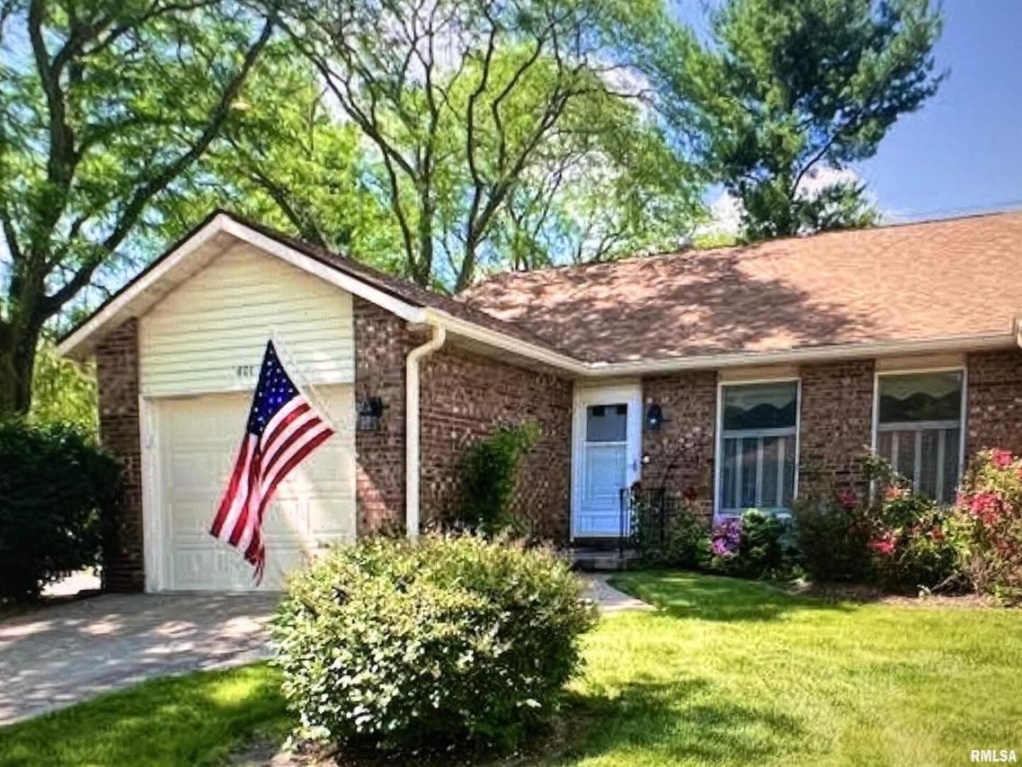 2902 4th St., Moline, IL 61265