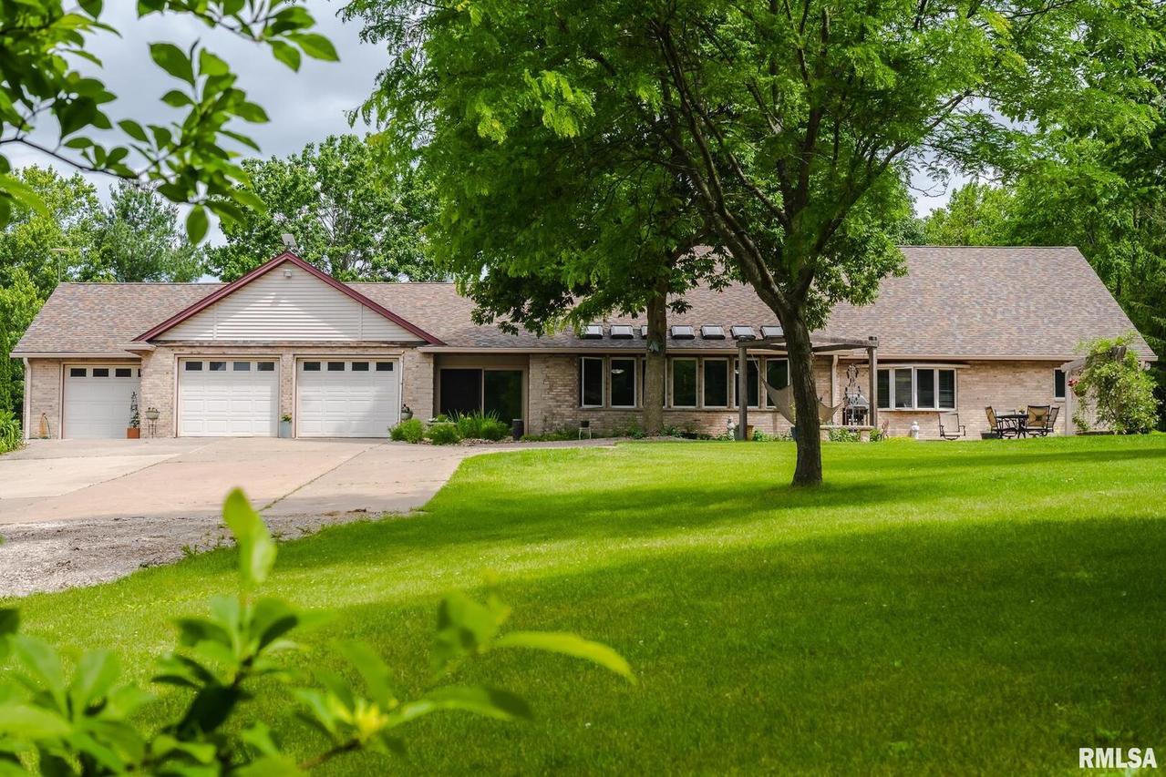 1737 N 900th Ave., Lynn Center, IL 61262