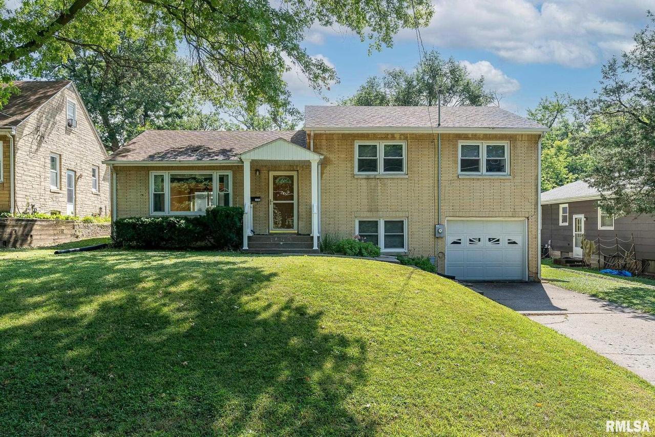 1640 32nd St., Moline, IL 61265