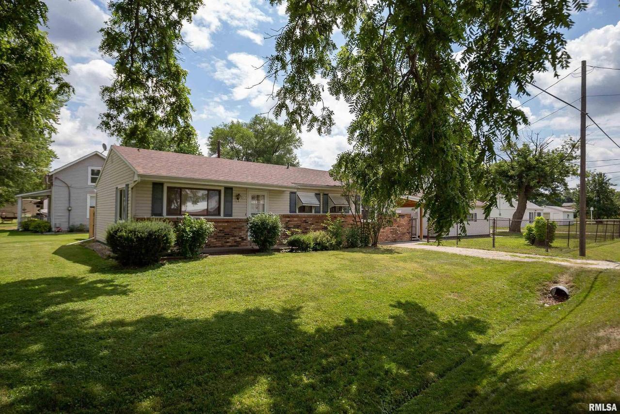 203 2nd St., Andalusia, IL 61232