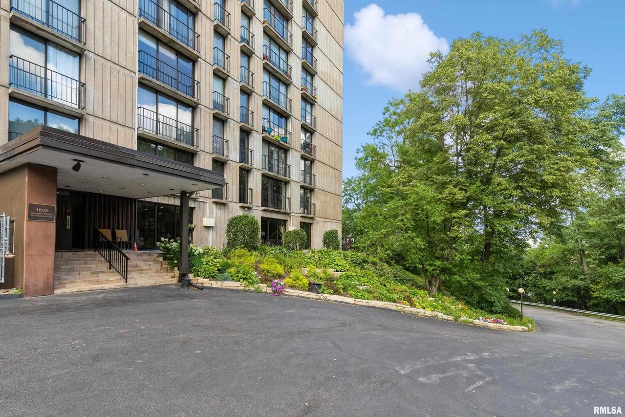 1800 7th St. #4D, East Moline, IL 61244