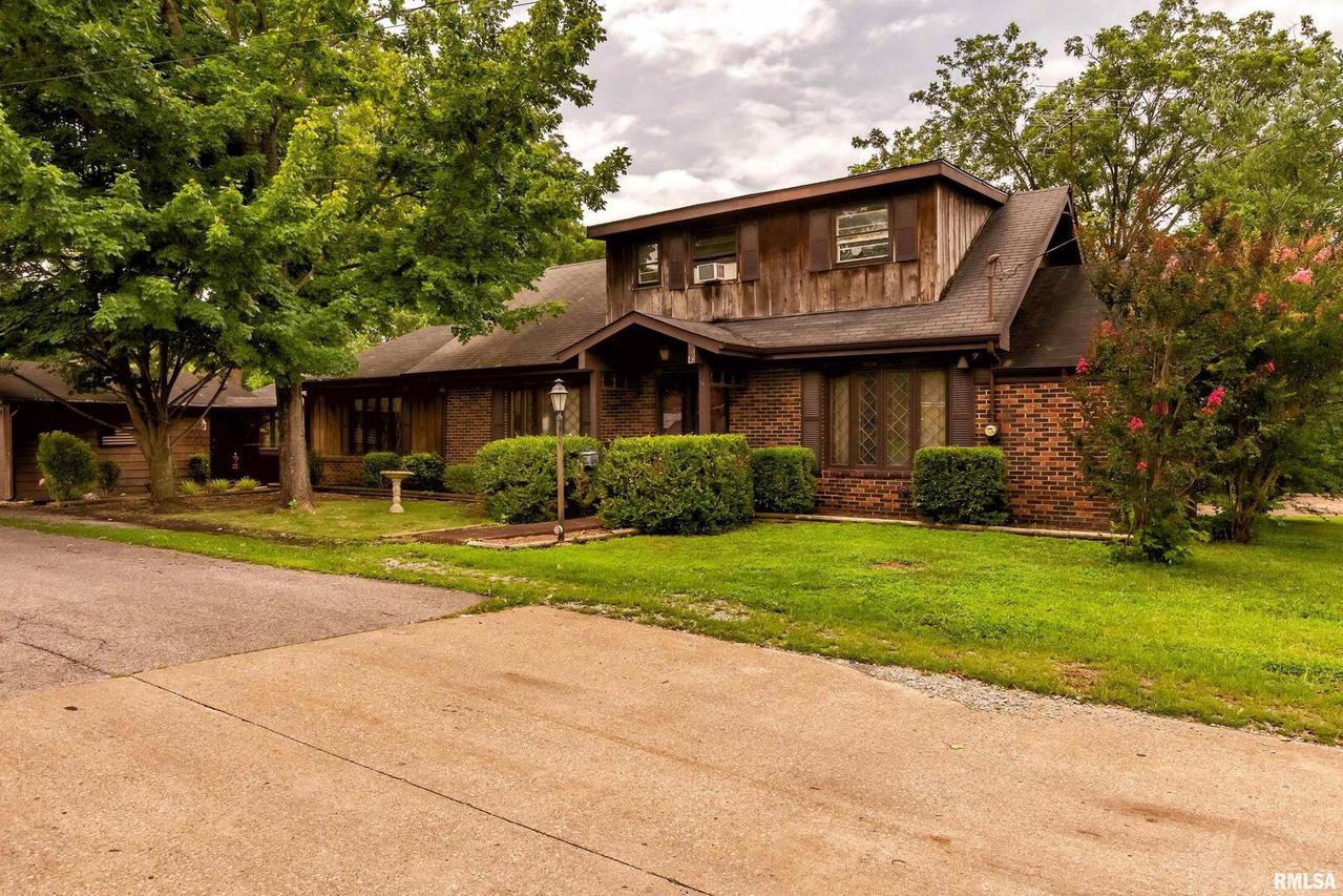 805 Dorris Heights Rd., Harrisburg, IL 62946