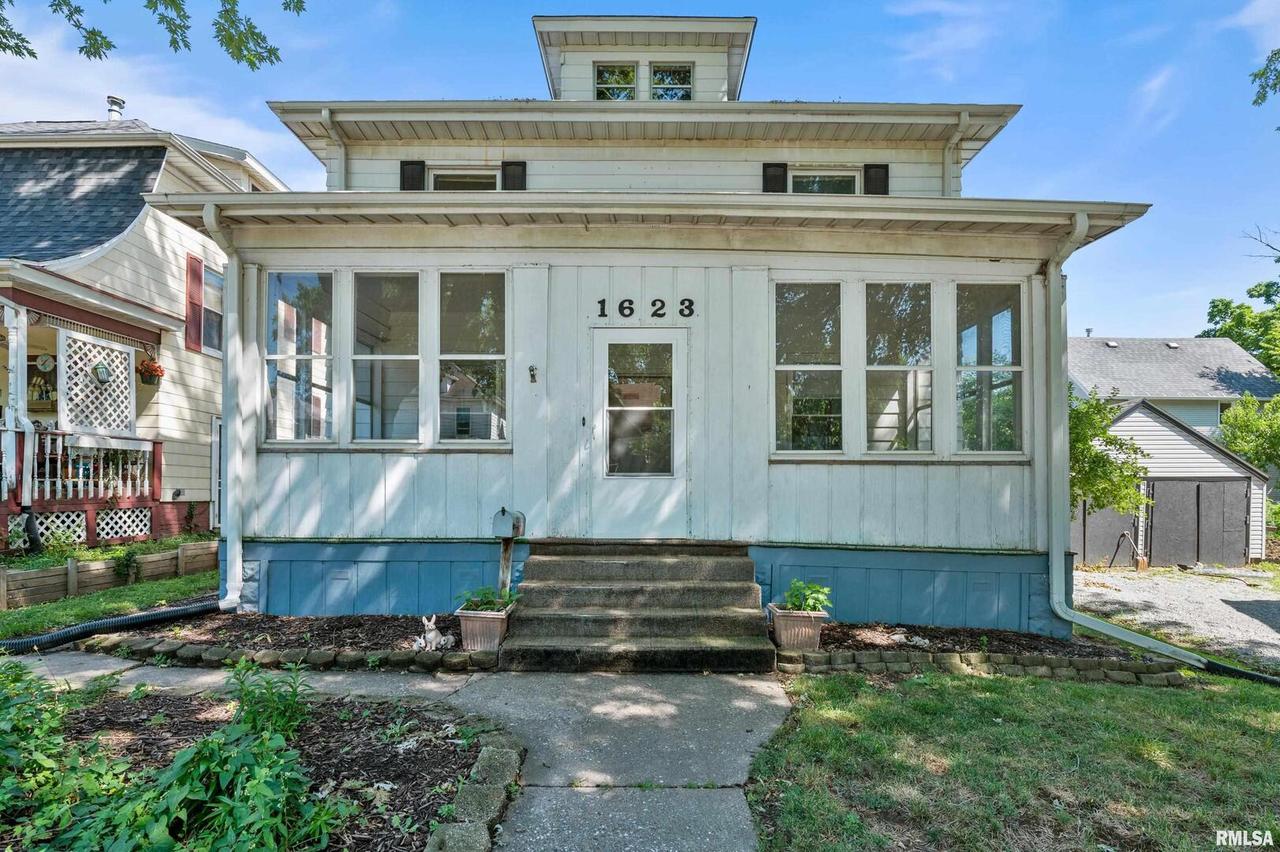 1623 12th Ave., Moline, IL 61265