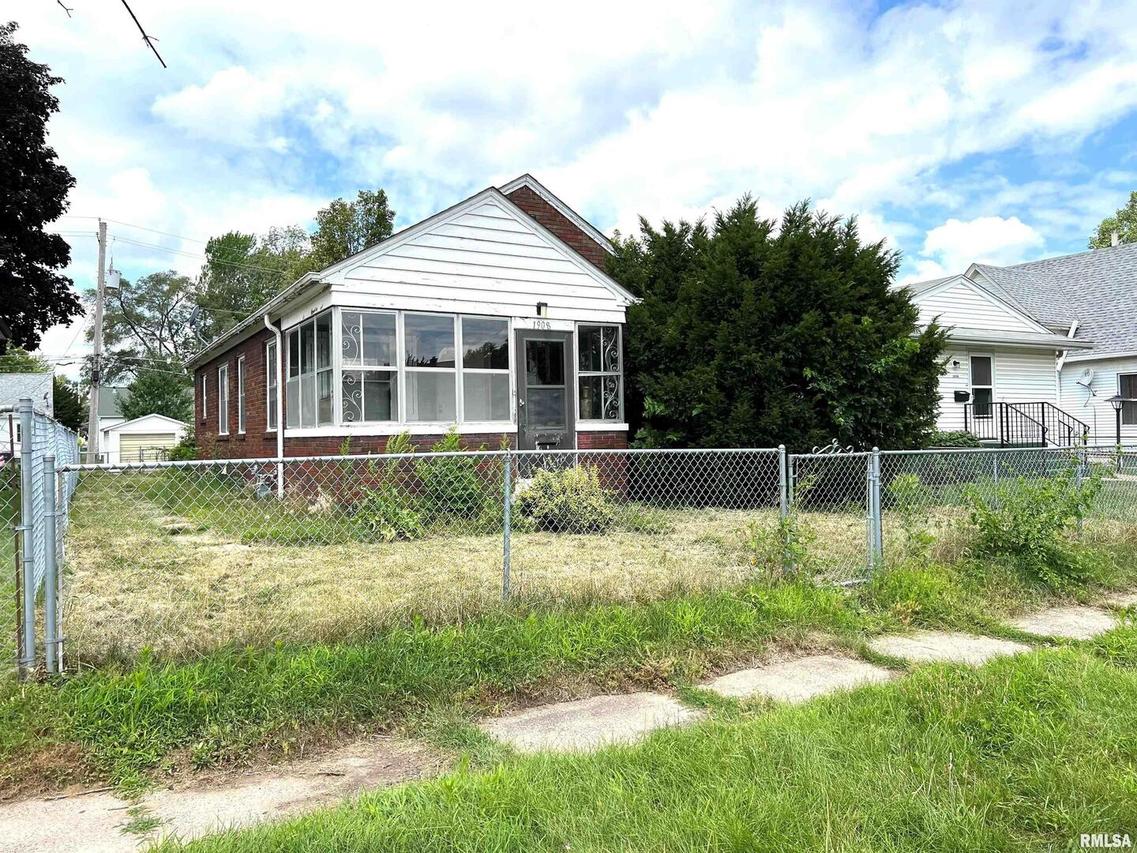 1908 10th St., Rock Island, IL 61201