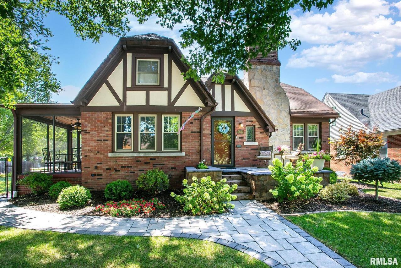 2814 25th Avenue A Ct., Moline, IL 61265