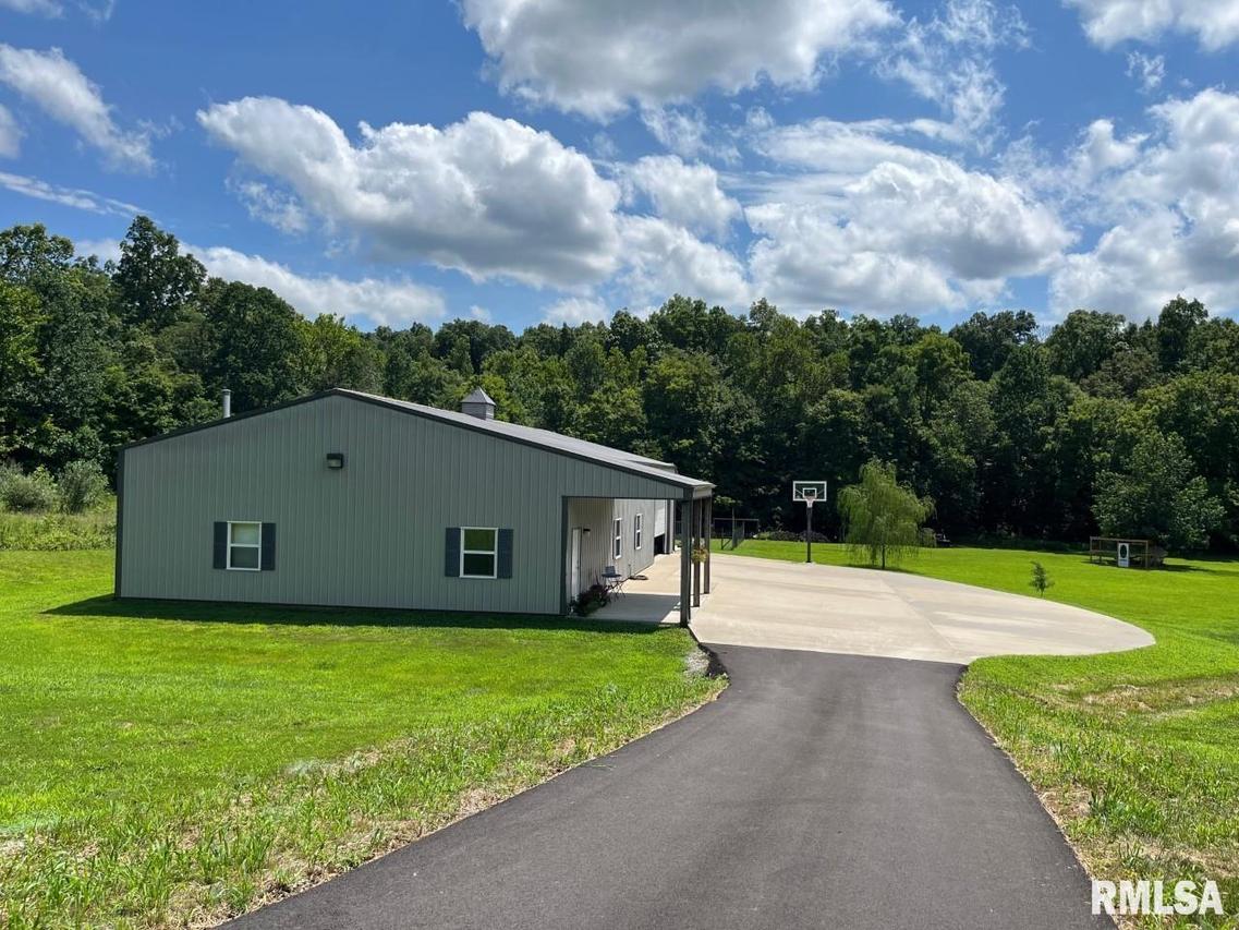 282 School House Rd., Carbondale, IL 62902