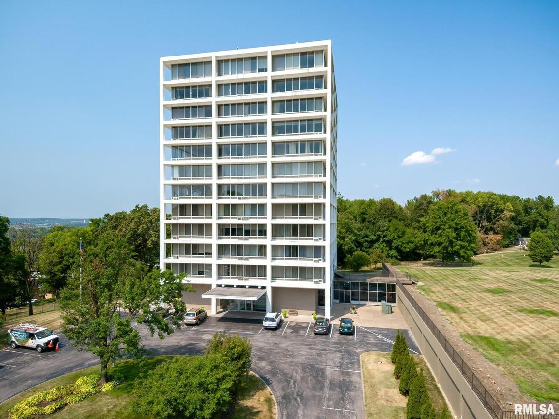 1337 21st Ave. #11B, Rock Island, IL 61201