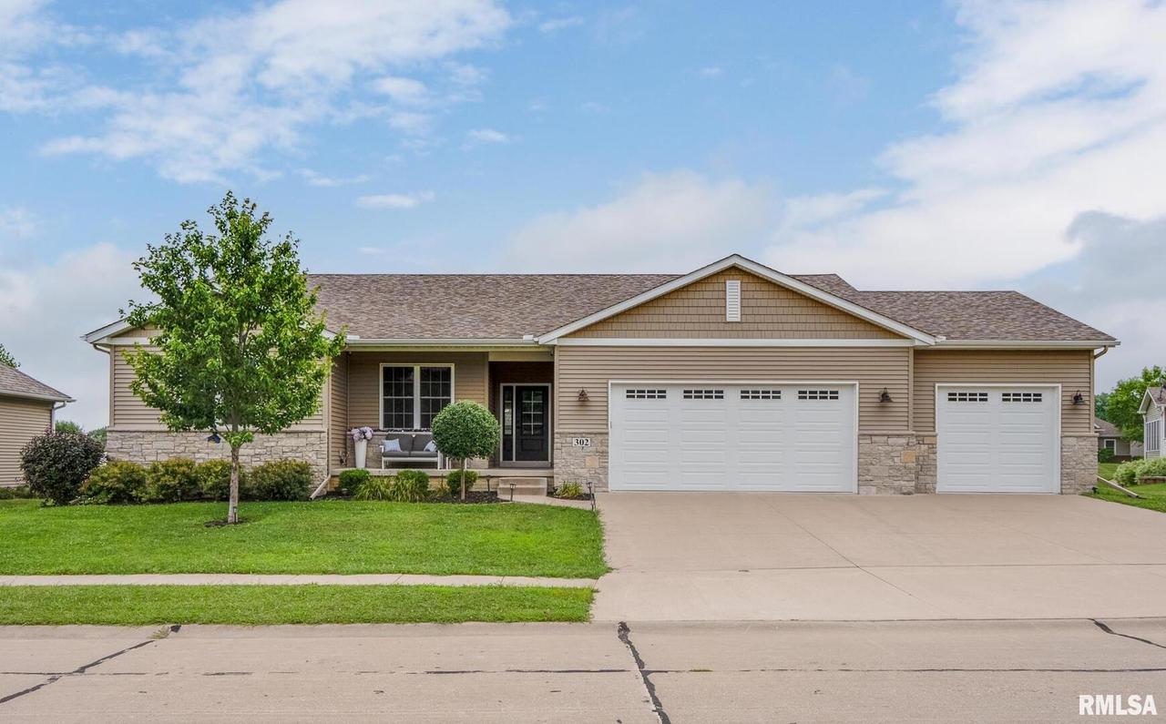 302 W 6th Avenue Pl., Coal Valley, IL 61240