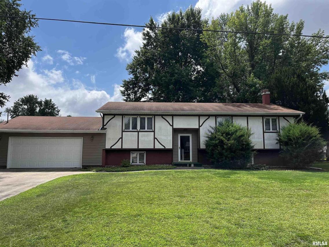 43 Douglas Dr., Coal Valley, IL 61240