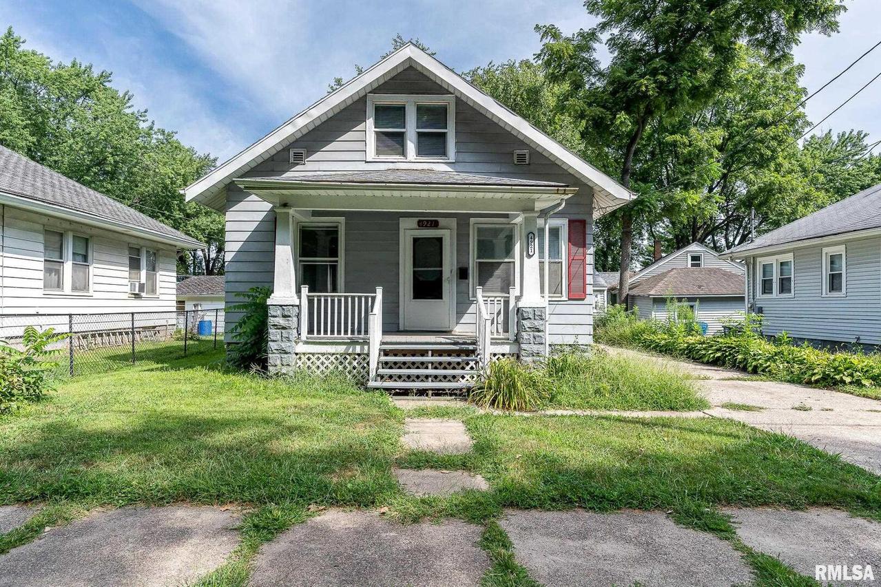 4921 5th Ave., Moline, IL 61265