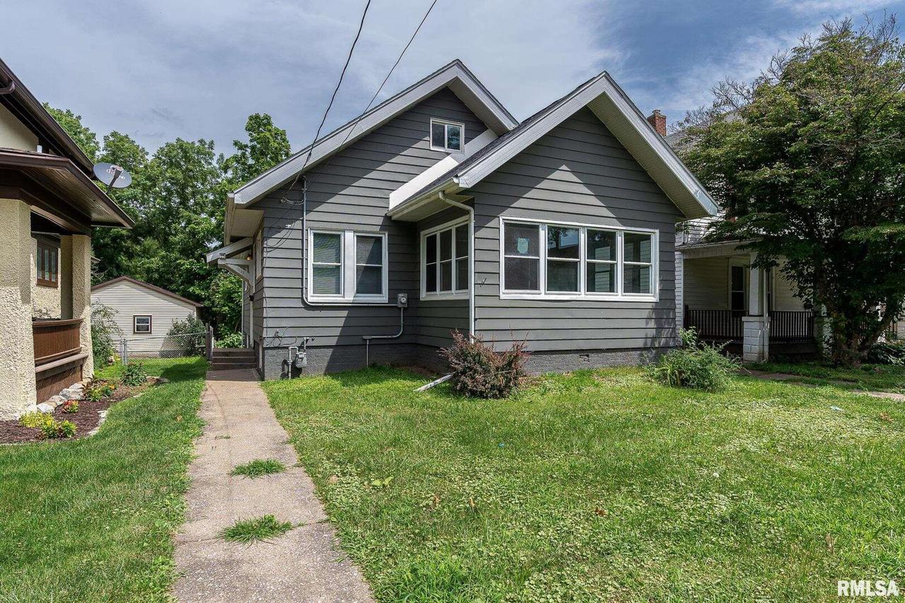 1135 12th Ave., Moline, IL 61265