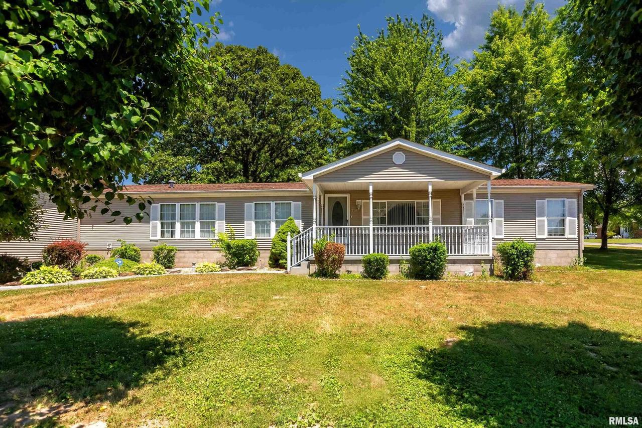 714 W 11th St., Johnston City, IL 62951