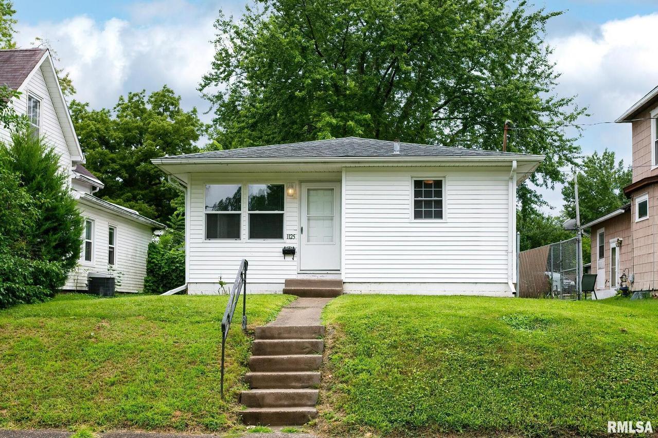 1125 26th St., Moline, IL 61256