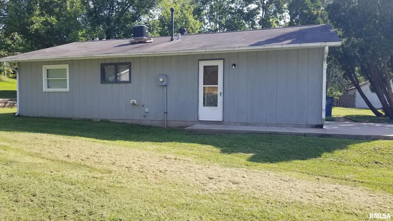 219 N 21st St., East Moline, IL 61244