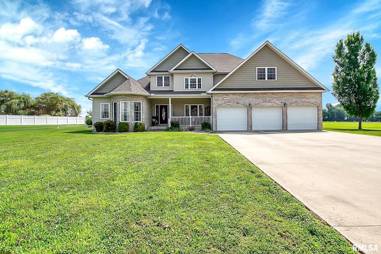 706 Solitude Dr., Duquoin, IL 62832