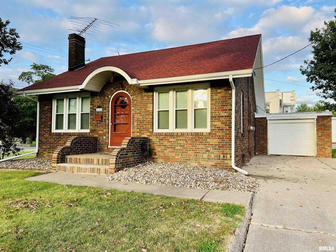 402 SW 2nd Ave., Aledo, IL 61231