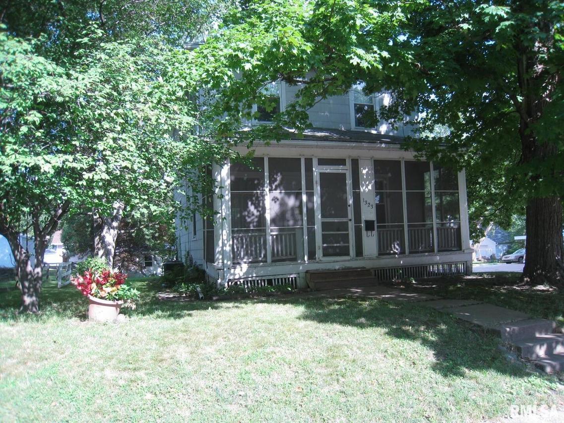 1323 26th St., Rock Island, IL 61201