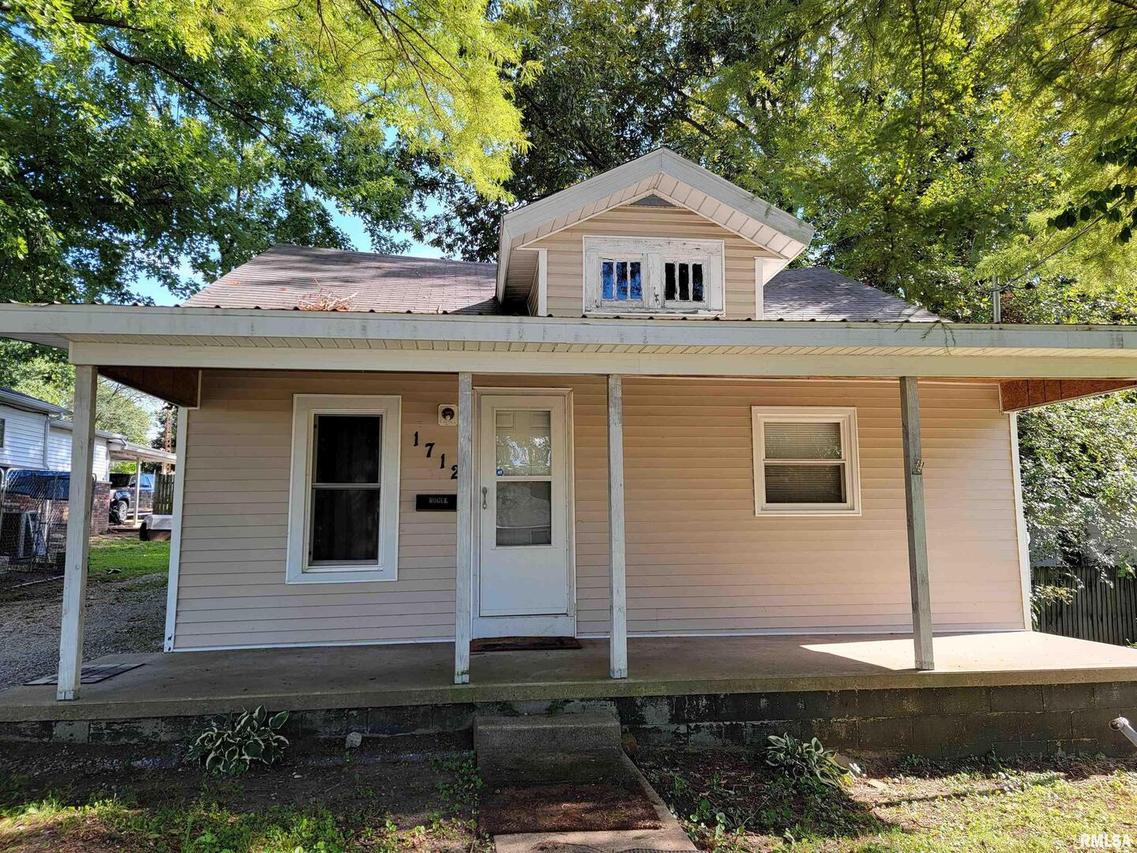 1712 E Poplar St., West Frankfort, IL 62896