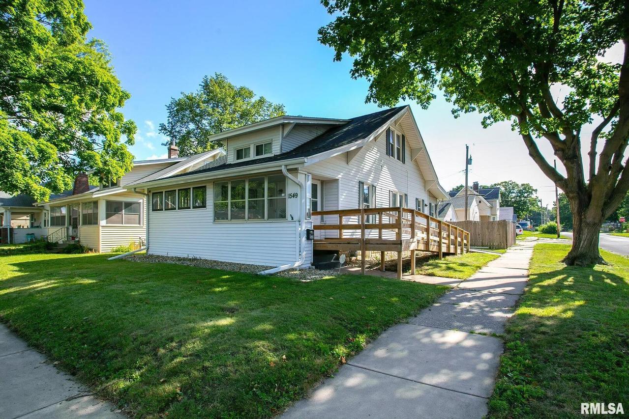 1549 24 1/2 St., Rock Island, IL 61201
