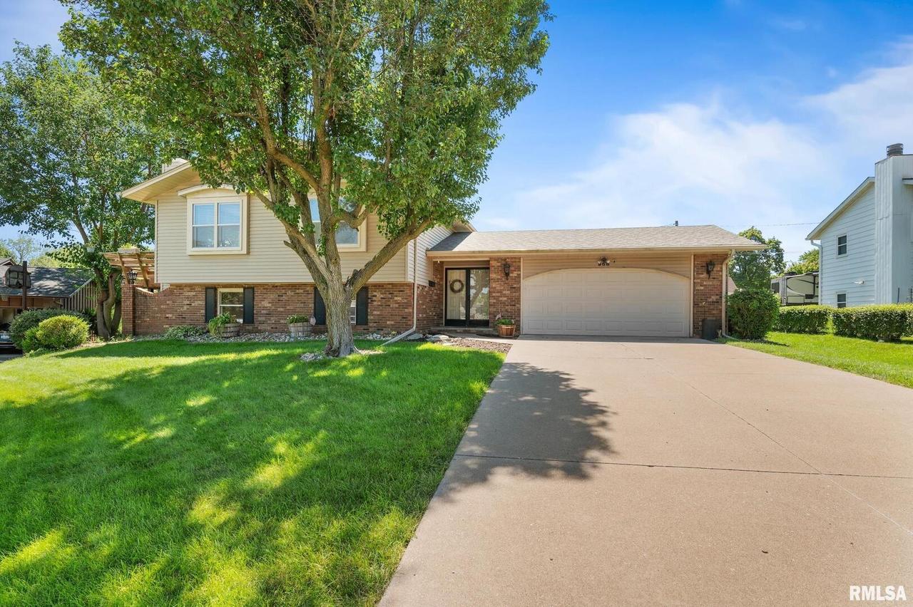 908 26th Avenue Ct., East Moline, IL 61244