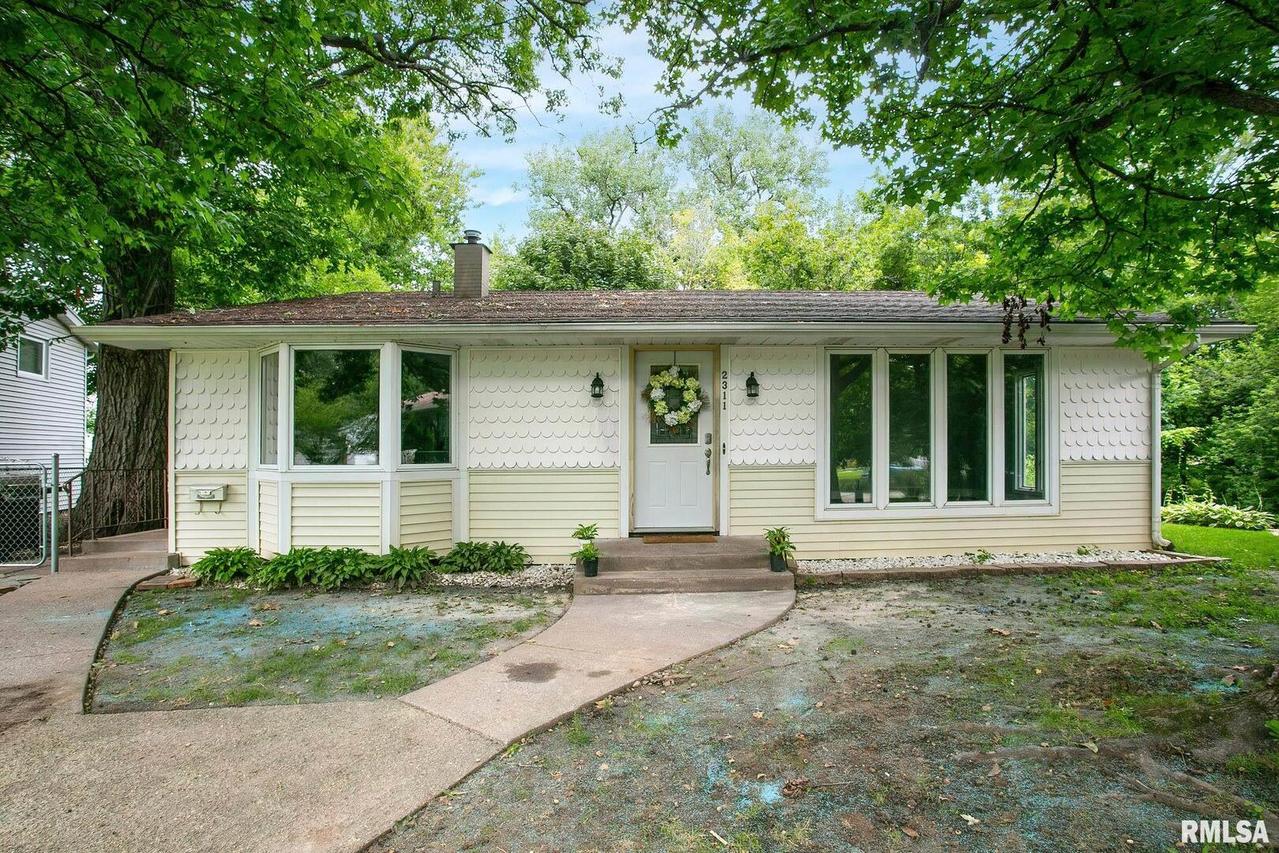 2311 46th Street Ct., Rock Island, IL 61201