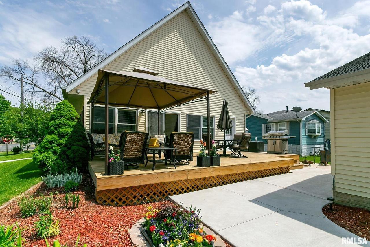 104 4th St., Hampton, IL 61256