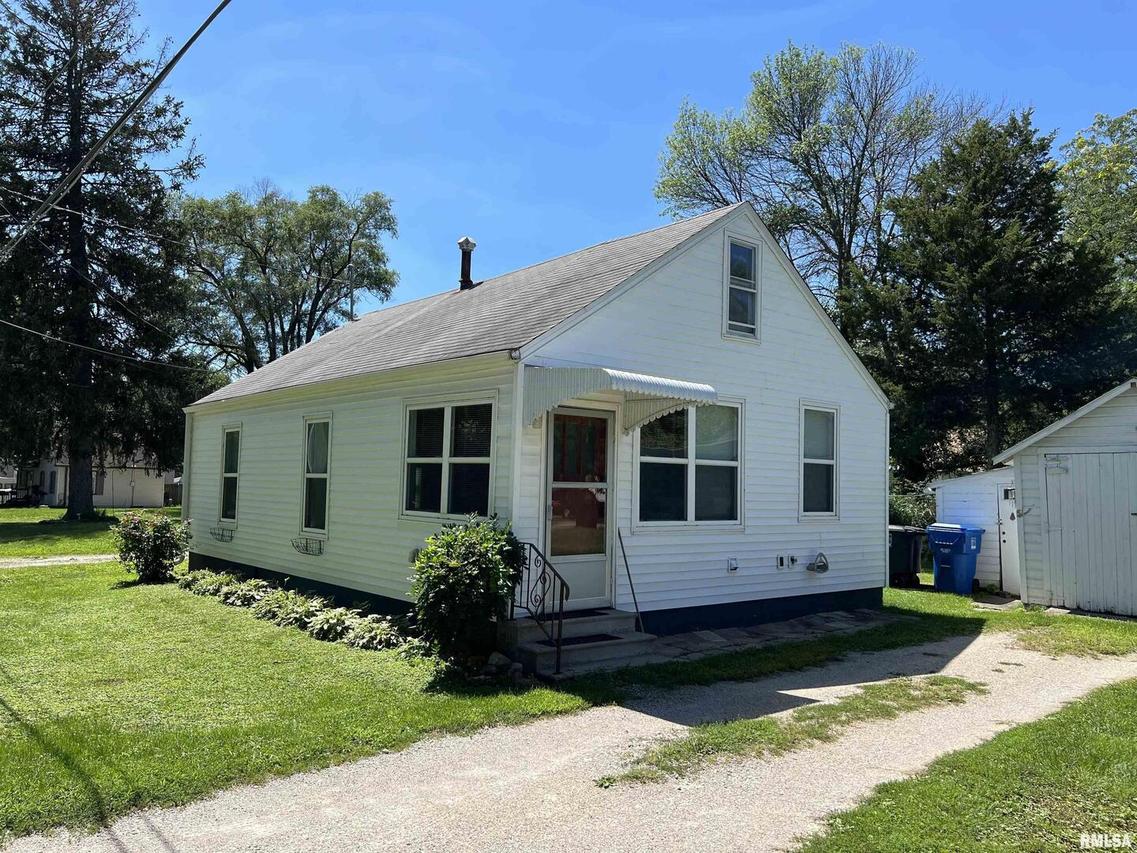 3203 4th St., Moline, IL 61265